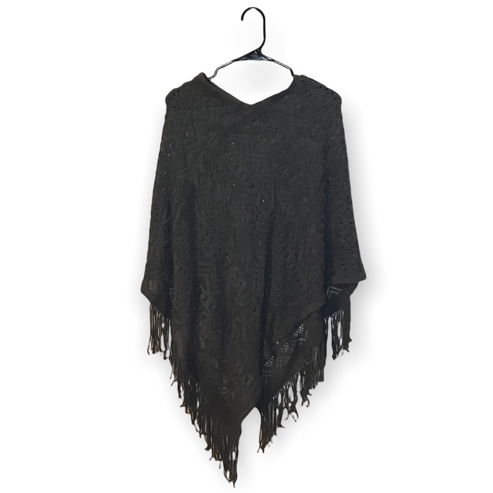 Lidly grey crochet pull over shawl